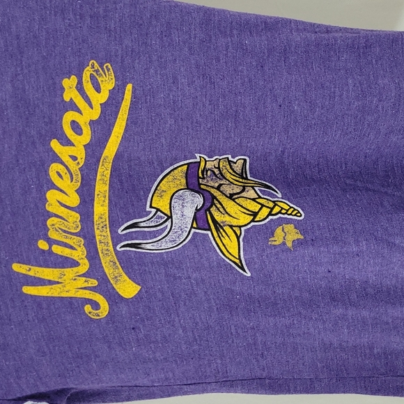 Majestic Minnesota Vikings Womens Size small Notch Neck T-Shirt  $40 new - Picture 2 of 7